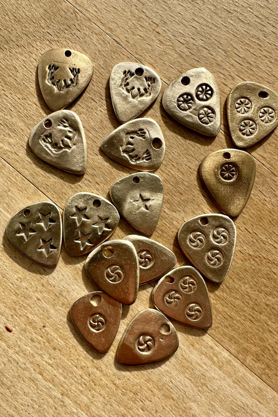 lili-t-california-guitar-pick-bronze-laufmeter-schweiz lili t california guitar picks bronze laufmeter schweiz schmuck