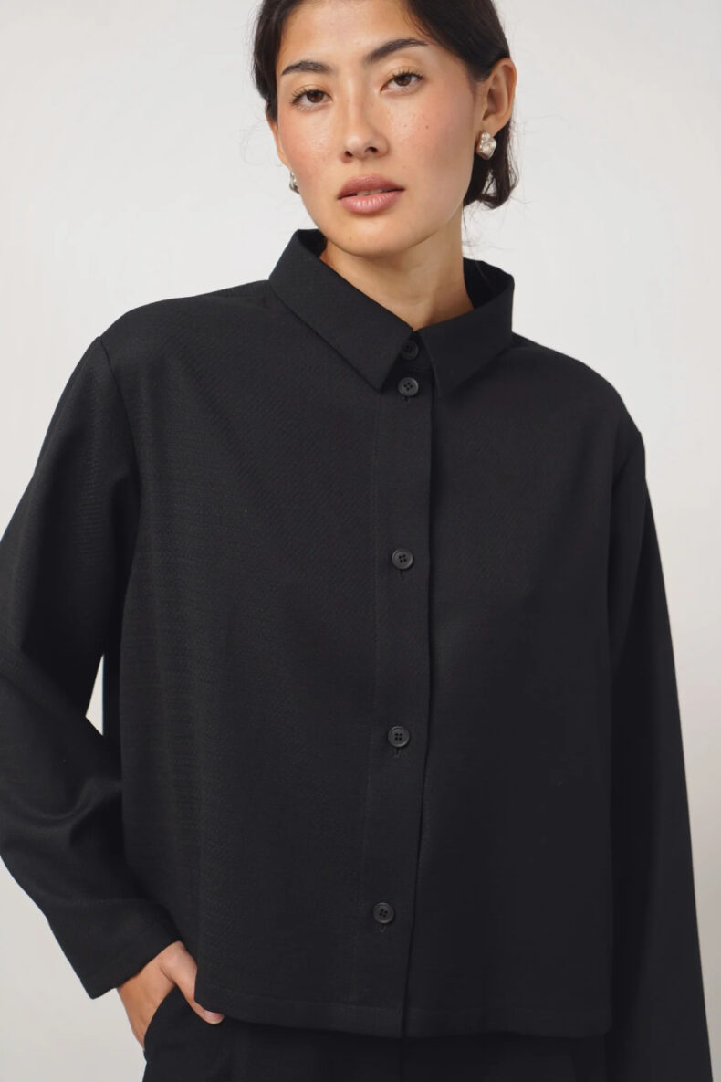 sode bern japan bluse black schwarz wolle mode schweiz nachhaltig laufmeter