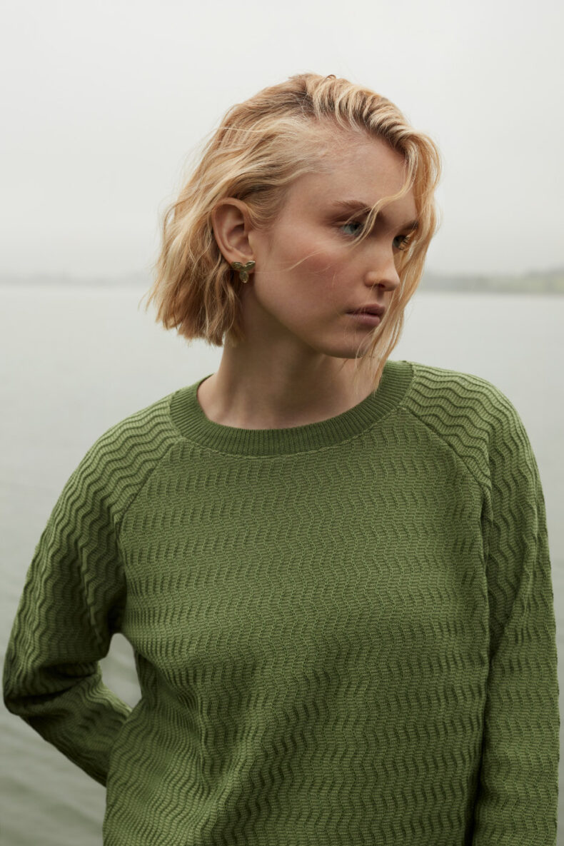 kienast ladina zürich pullover wave merino wolle linden grün laufmeter schweiz mode nachhaltig
