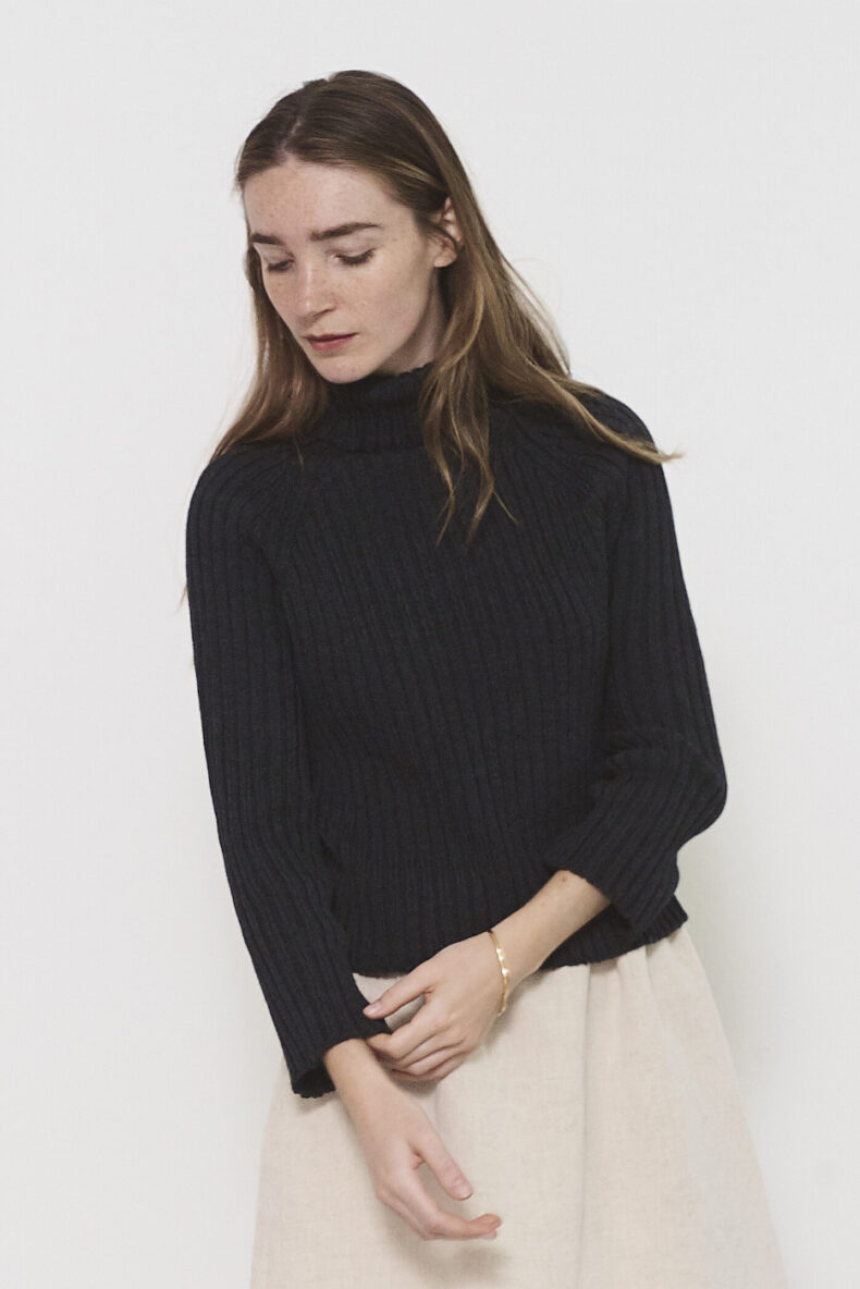 livia naef pullover celine merino wolle bio gots anthrazit grau luzern schweiz mode nachhaltig laufmeter