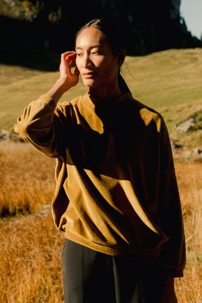 fink und star pullover baumwolle samt gold laufmeter schweiz mode nachhaltig