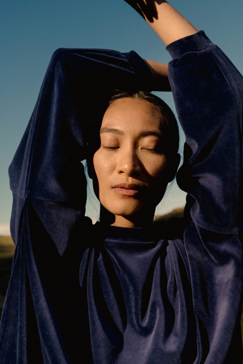 fink und star o pullover samt marine dunkelblau laufmeter schweiz mode nachhaltig