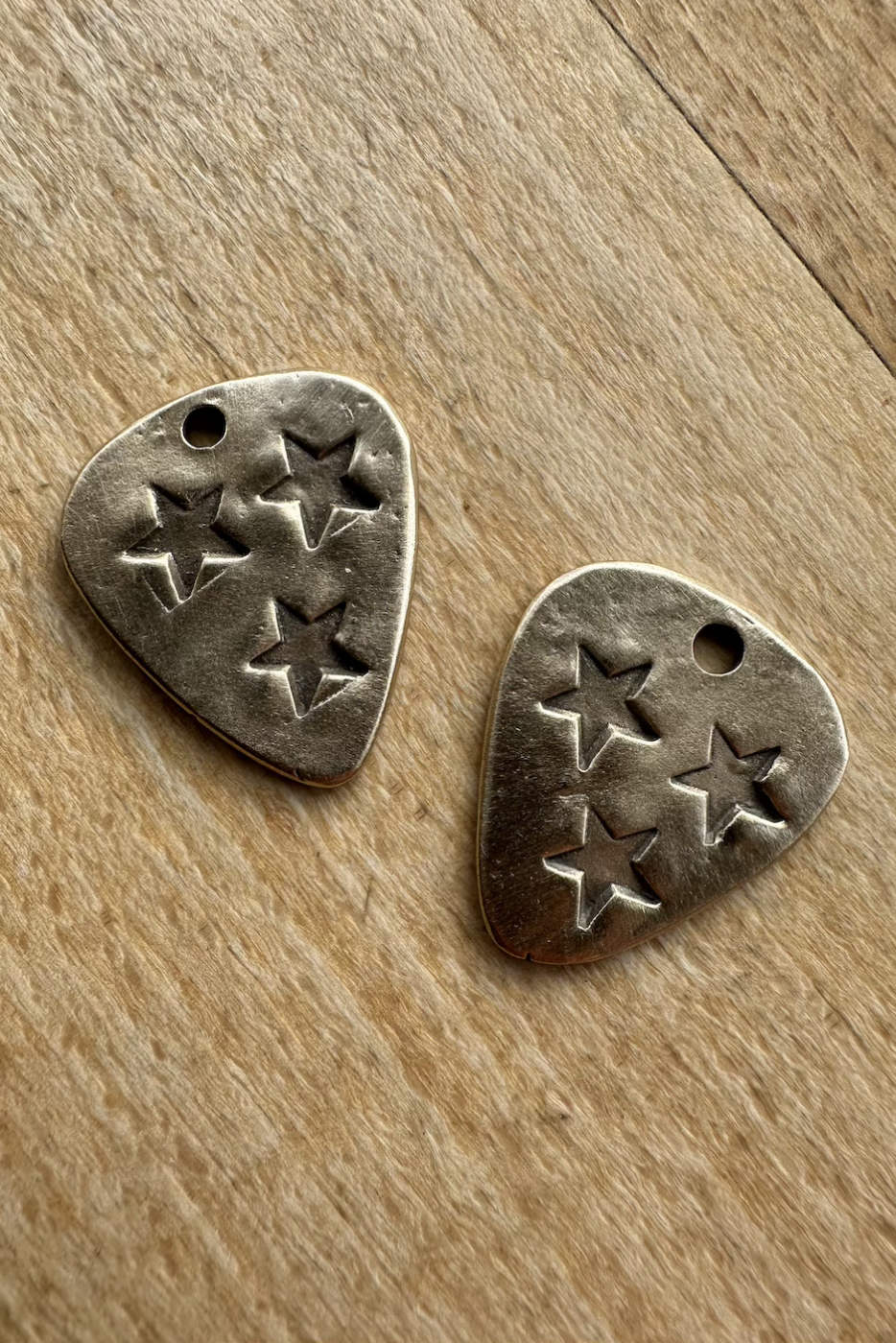 lili-t-guitar-picks-3-stars-bronze-schmuck-laufmeter-schweiz Lili T. guitar picks Laufmeter Schmuck