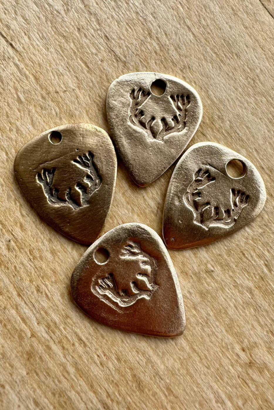 lili-t-guitar-picks-antlers-bronze-schmuck-laufmeter-schweiz lilit lili tanner california guitar picks antlers bronze schmuck laufmeter schweiz