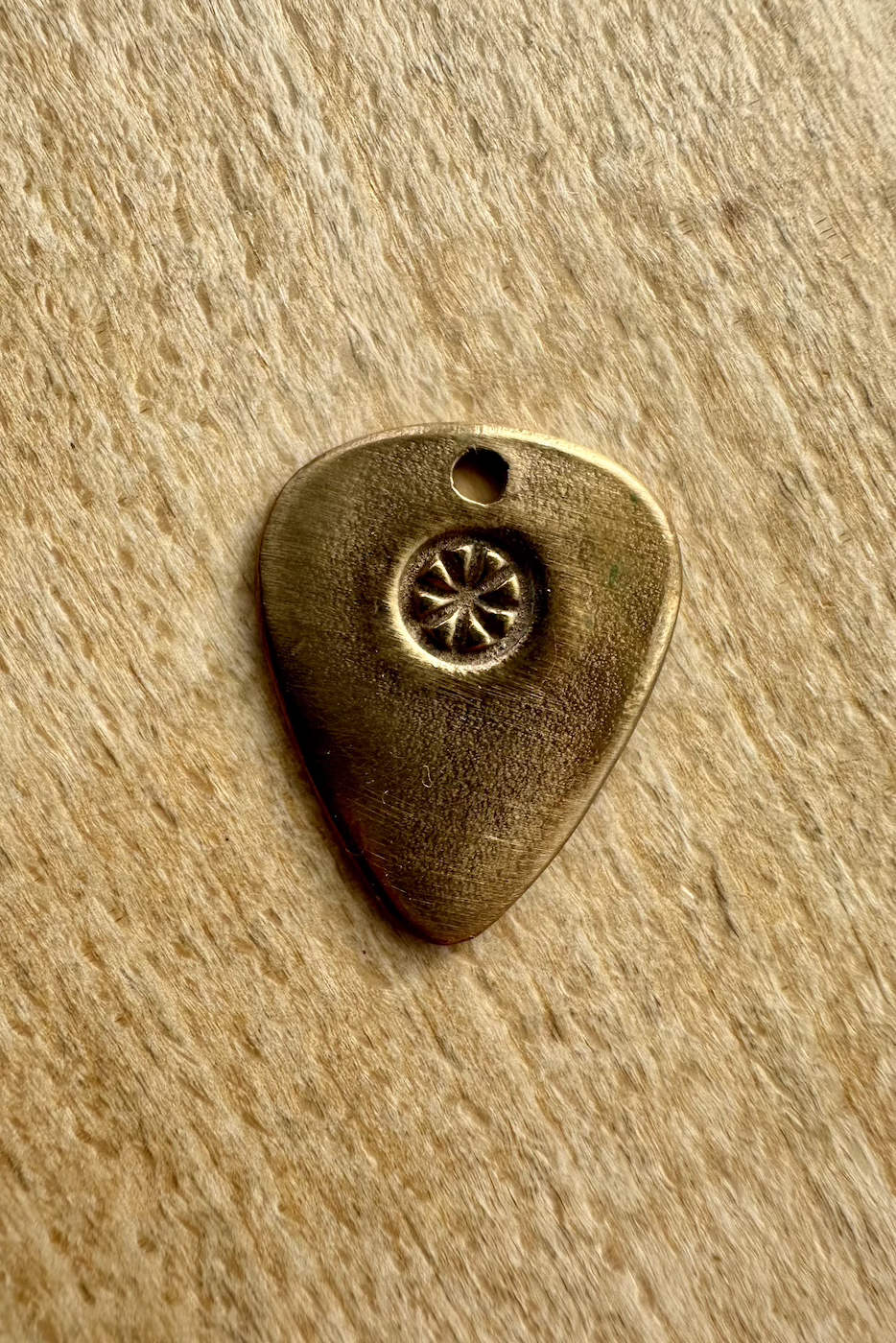 lili-t-guitar-picks-wheel-2-bronze-schmuck-laufmeter-schweiz Lili T. guitar picks Laufmeter Schmuck