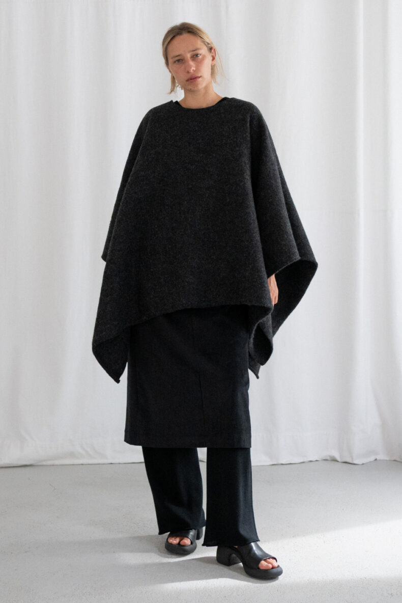 livia naef luzern poncho june laufmeter schweiz mode nachhaltig